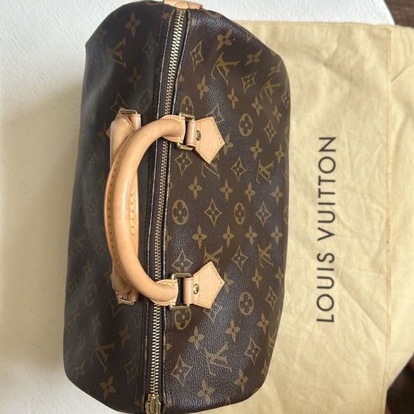 Louis Vuitton Speedy 30 in Monogram Canvas - Picture 2 of 11
